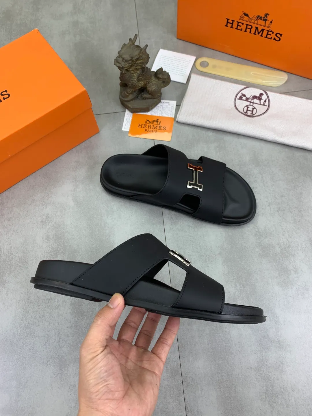 Men's shoes 💰P440 New [HERMES] high-end quality new Hermès slippers, made of imported calfskin, wear-resistant and non-slip rubber outsole. Fashionable and elegant code number: 39-44 (38 45 46 customized)